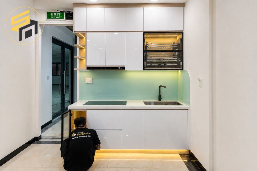 Dự Án Tủ Bếp Chữ I Nhựa Phủ Laminate Trắng Bóng Kính Ốp Màu Xanh Ngọ